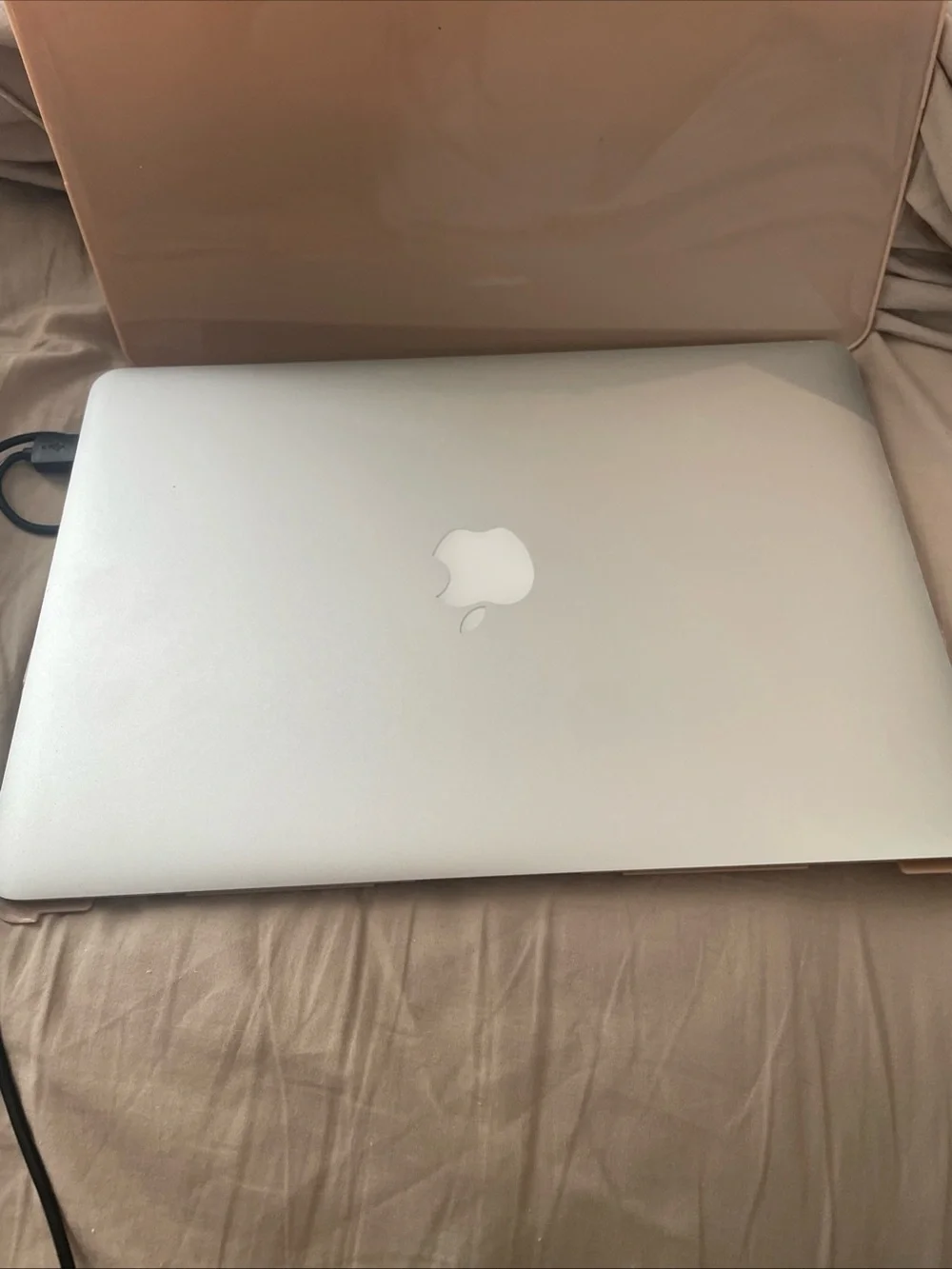 Apple Silver MacBook Air 13 in (2017) Laptop with Apple Logo